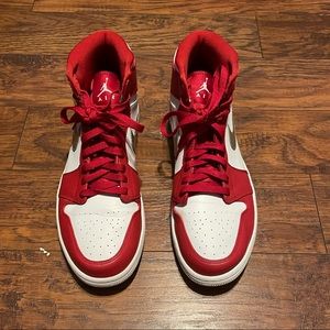 Air Jordan 1 Retro High “Silver Medal”